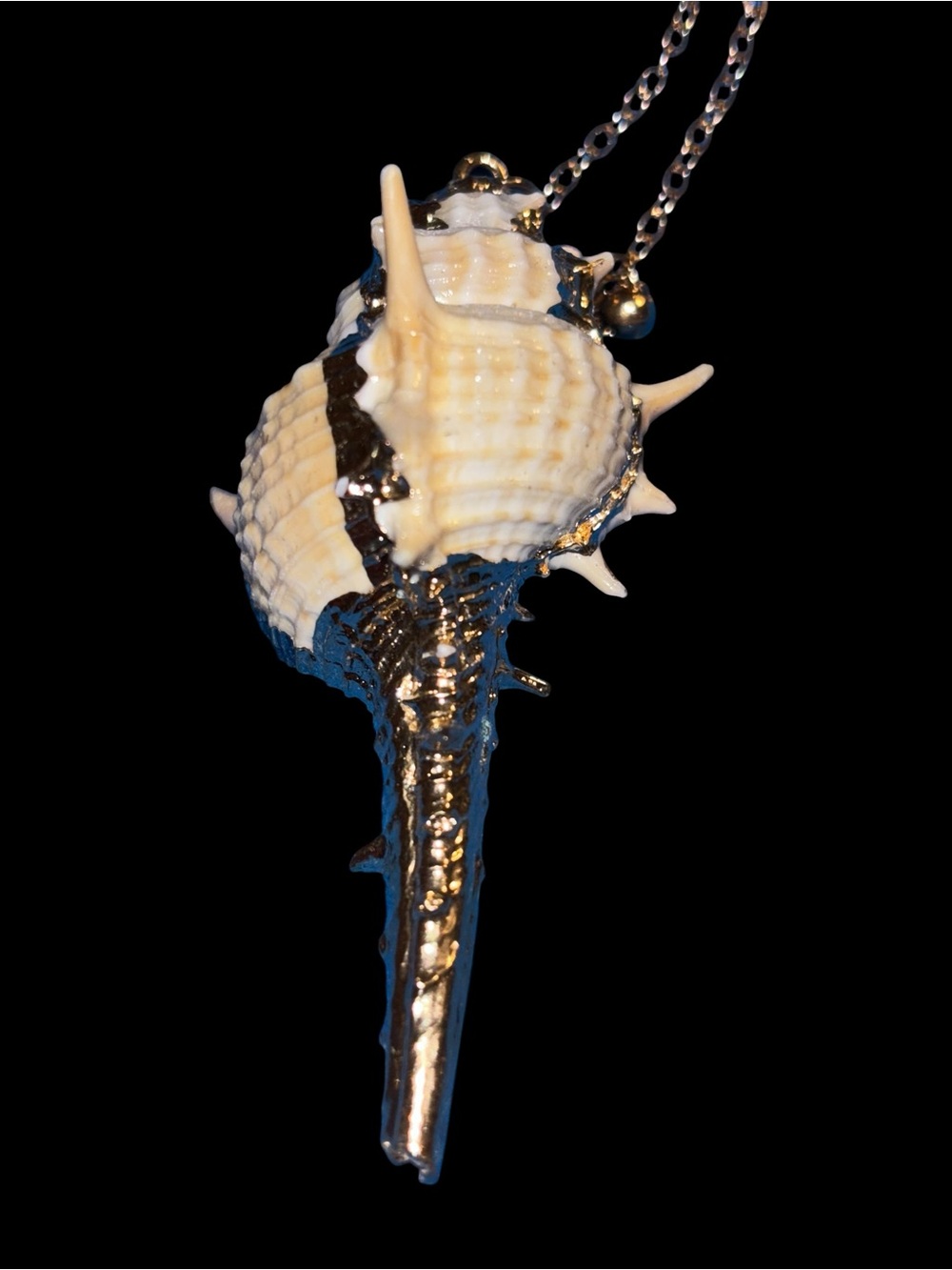 Shell Pendant Necklace - White and gold plated Home Accent